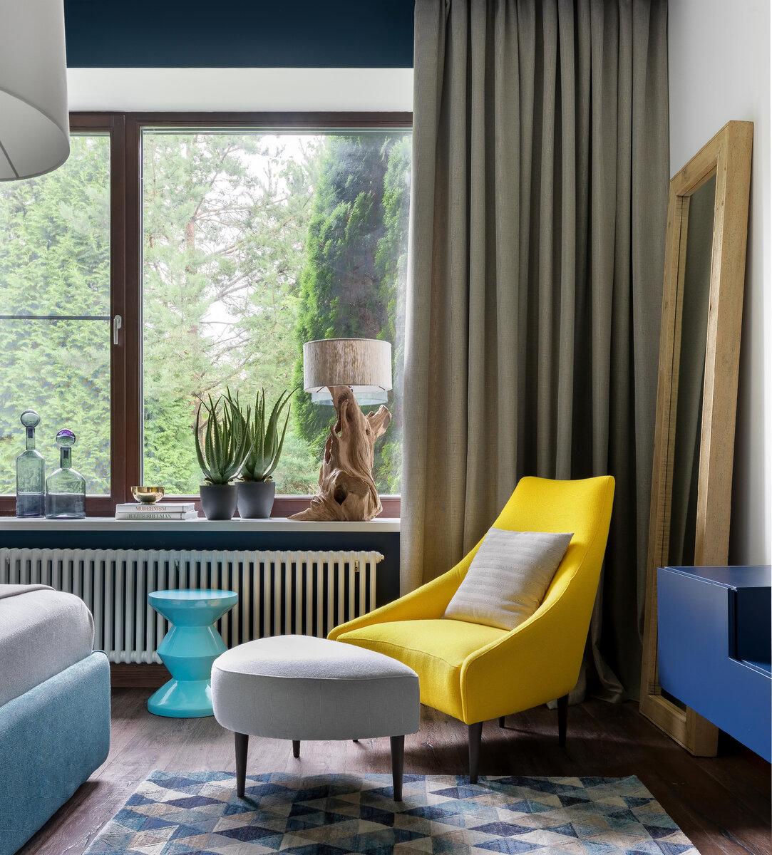 Искусственные растения Treez Collection в спальне