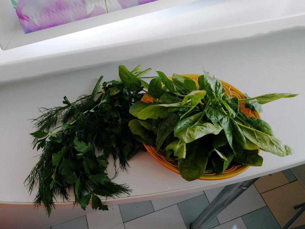 До того, как освоила ЗОЖ я была заядлым мясоедом, но теперь мой стол преимущественно зеленого цвета.