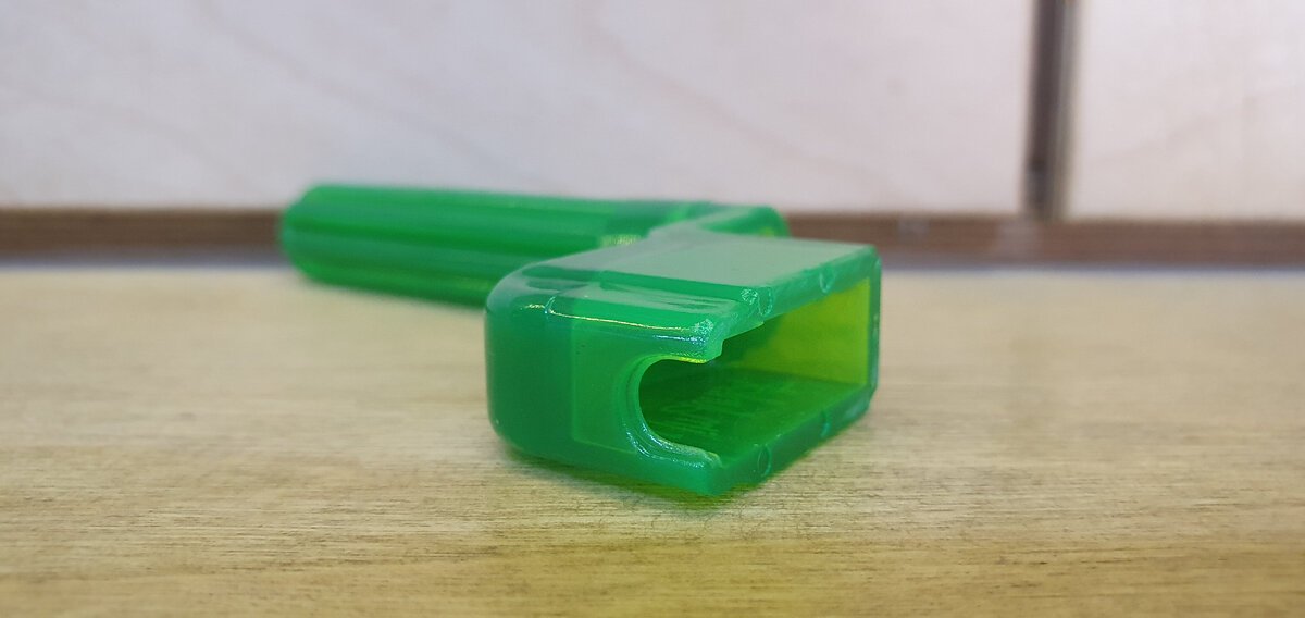 Вертушка для колков, которой можно достать пин.