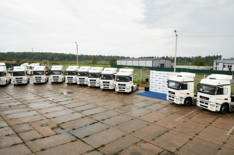 Полсотни газовых тягачей КАМАЗ-5490 отправились в Globaltruck