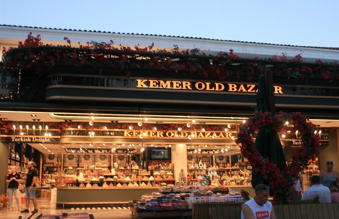 Местный магазинчик в Кемере. 