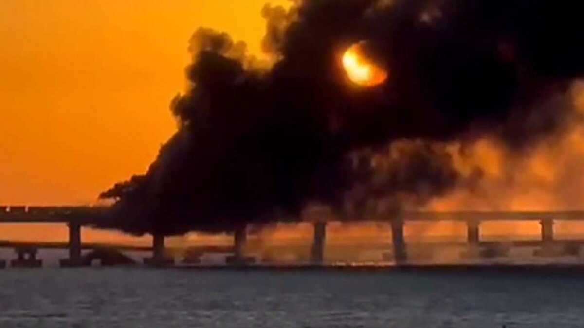    Сегодня наши враги подорвали крымский мост. Когда мы нанесём достойный ответ по этим террористам?