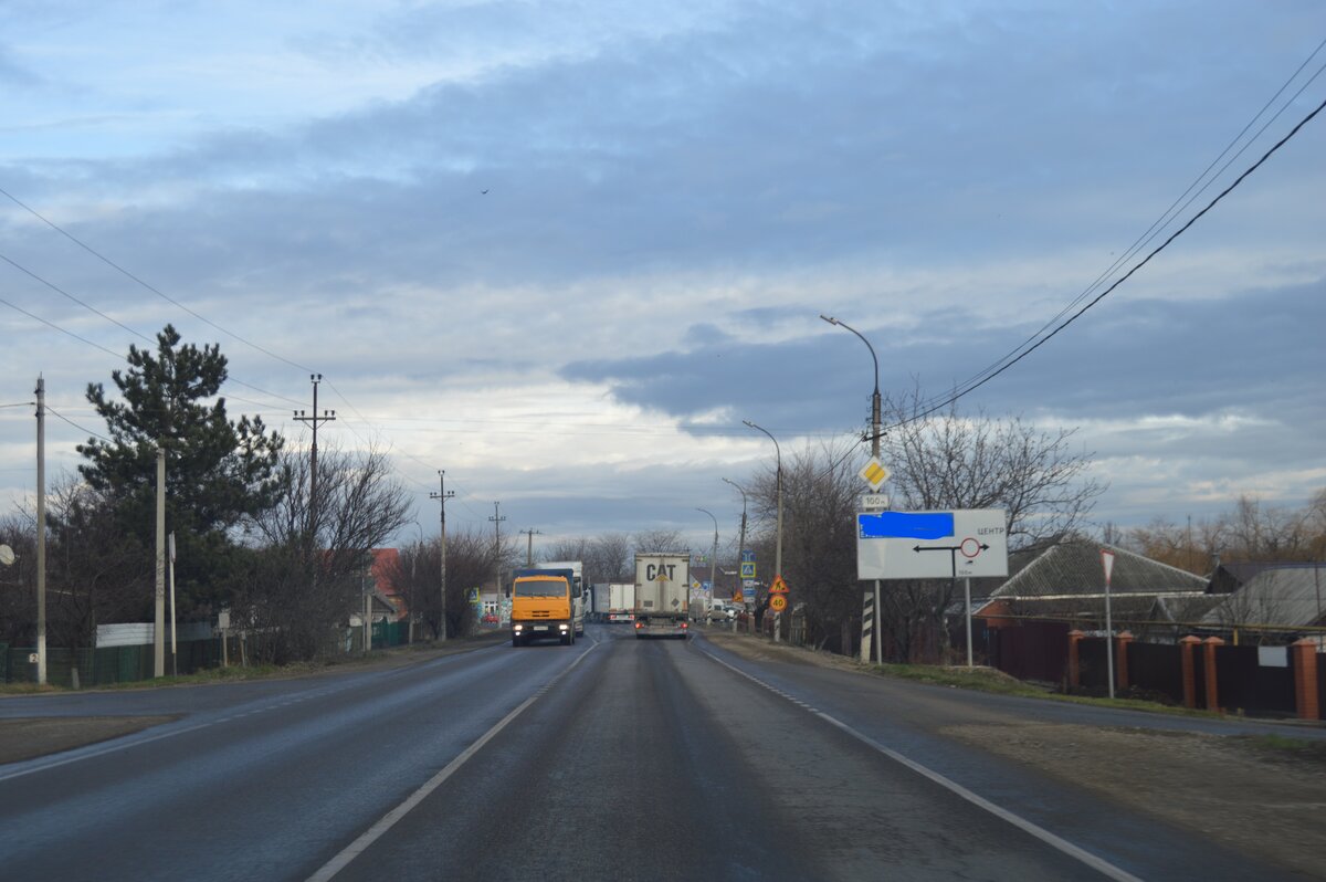 Фото автора. 07.12.2022.   Хмурое небо над головой.