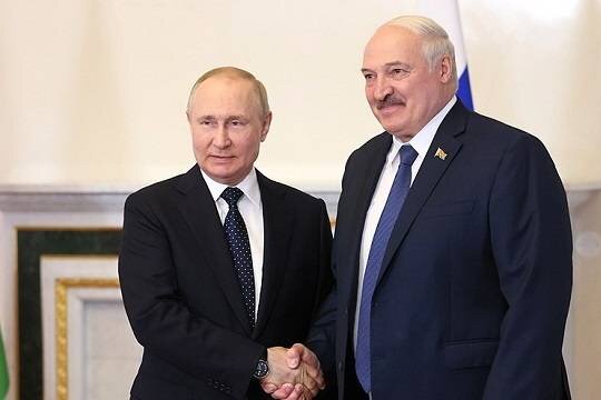    Александр Лукашенко рассказал об их с Владимиром Путиным новогодней традиции