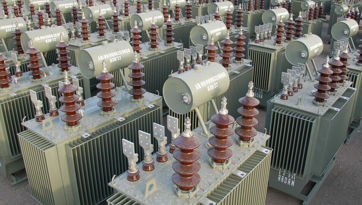     Украинская компания «ДТЭК» заявила, что вместе с Hitachi Energy Ukraine и Hitachi Energy Poland доставила на Украину 52 трансформатора, чтобы заменить поврежденное оборудование и восстановить электроснабжение в республике. Помощь украинская сторона назвала «беспрецедентной».