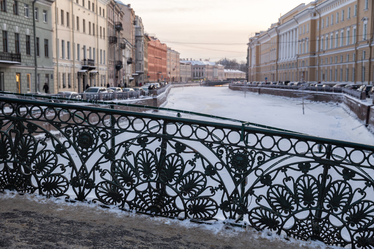 И всё же, несмотря на ограничения, если вы всегда мечтали пожить в доме Довлатова или роскошном доме Веге и при этом у вас есть свободная крупная сумма, то такое вложение наверняка будет для вас большой удачей.
