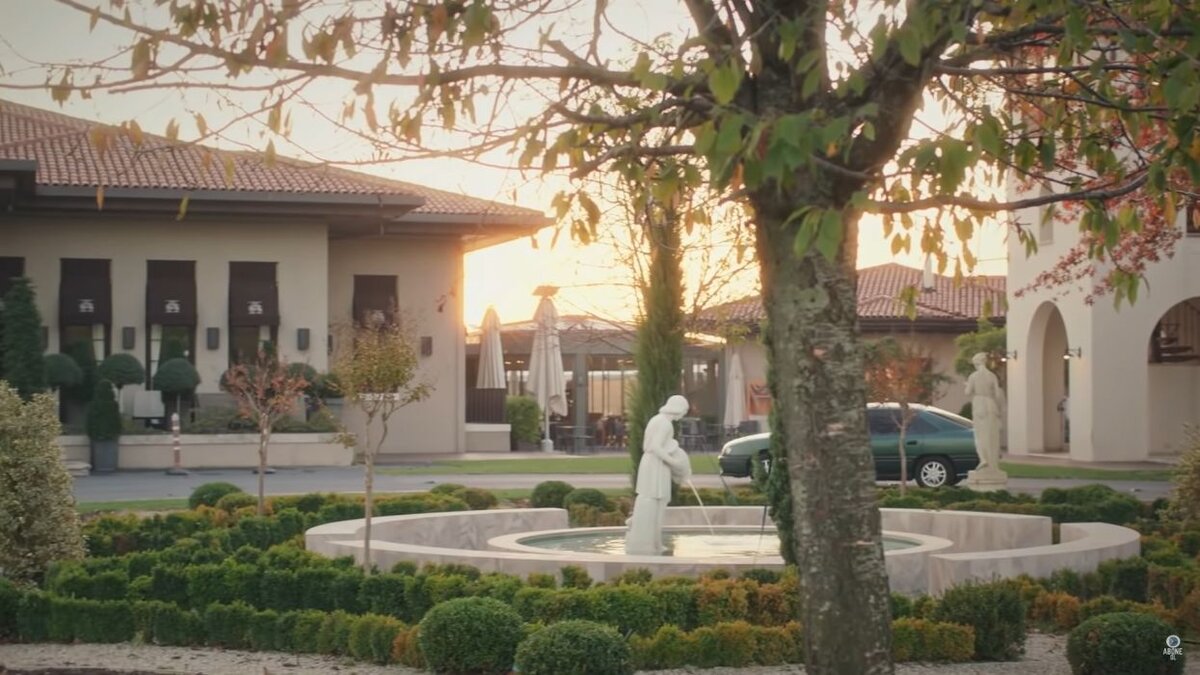 Кадр из сериала «Маленькие преступления», Турция, 2017 год