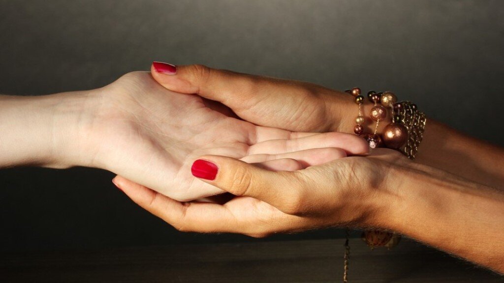 Галя послушно протягивает руки. Яндекс-картинки