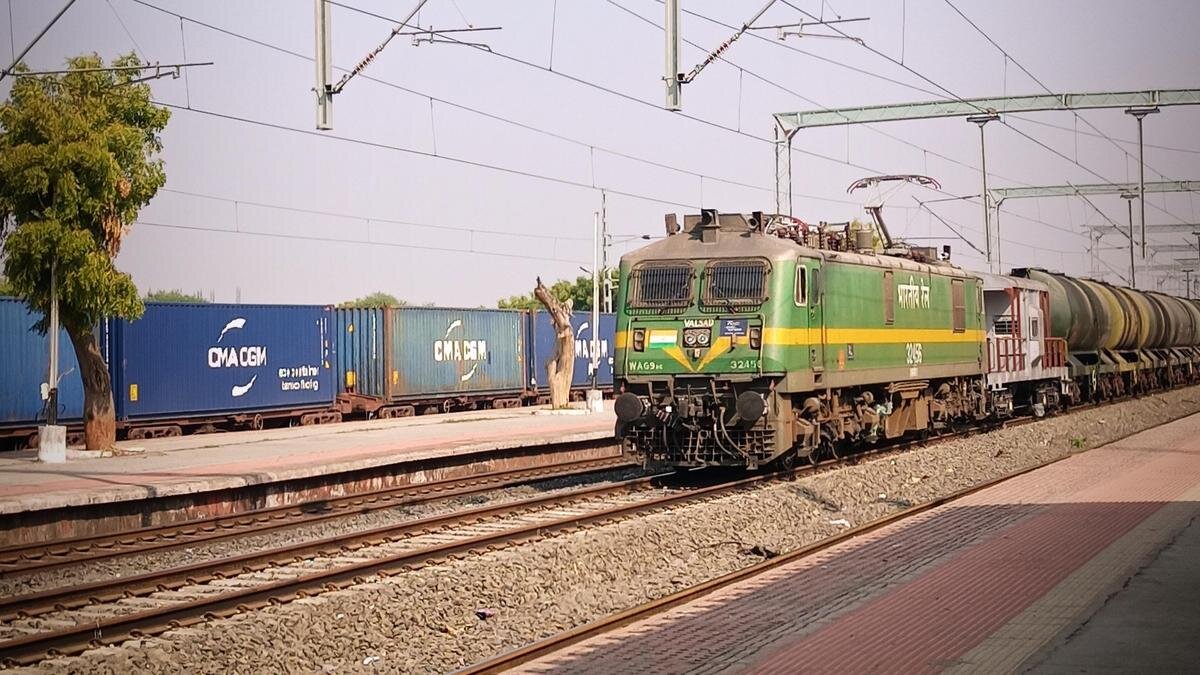    Поезд на станции:pexels.com