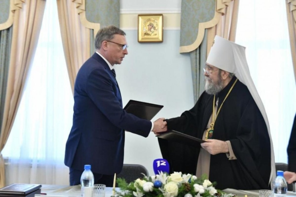    Губернатор Бурков и омский митрополит подписали документ о сотрудничестве