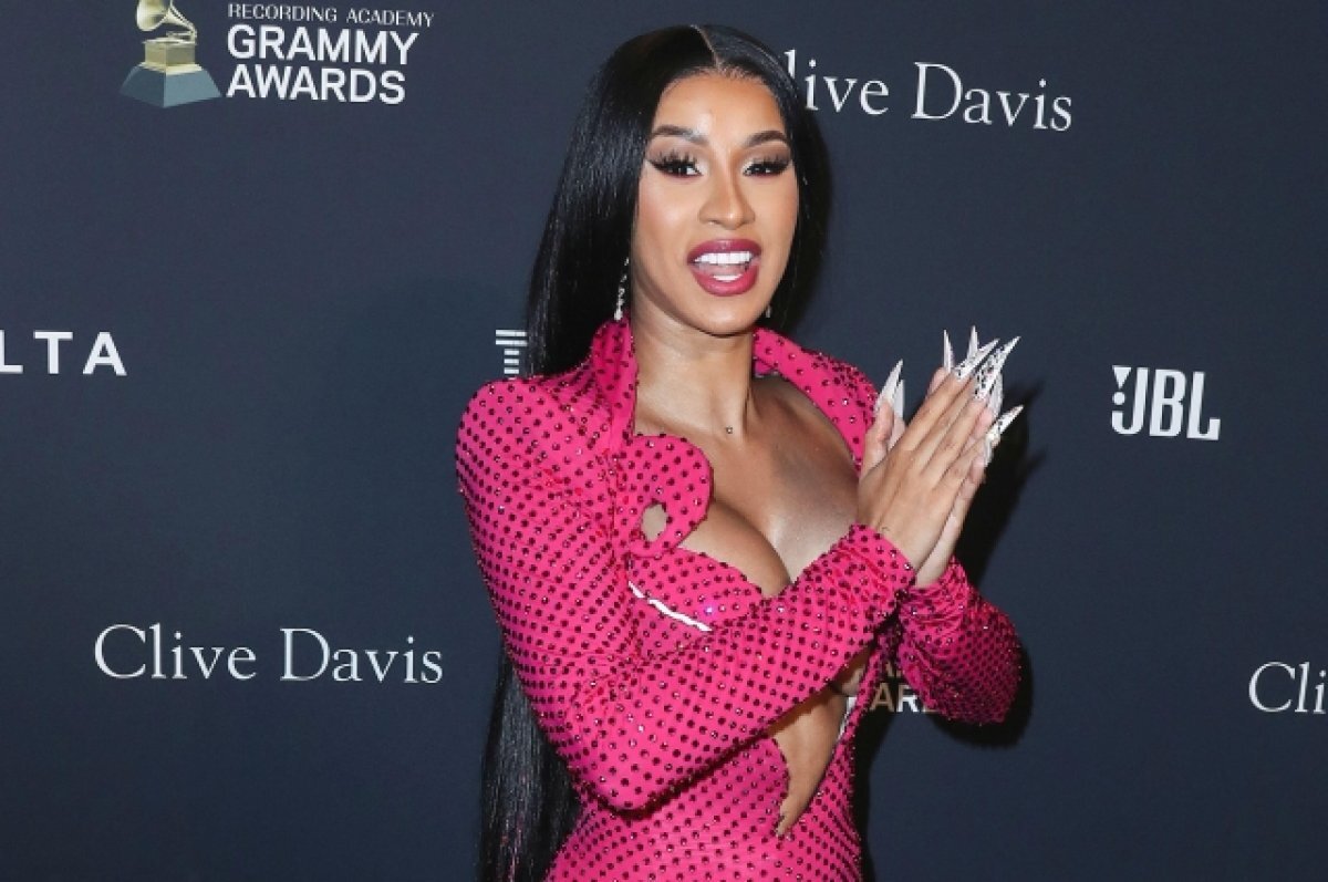    Американская рэперша Cardi B возмутилась подорожанием продуктов в США