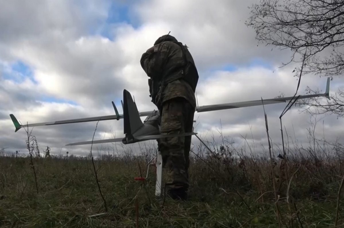    МО показало работу операторов дронов, вычисляющих наемников по телефонам