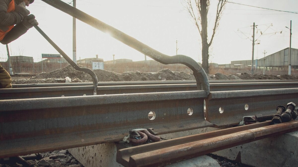     В ГП «Нижегородэлектротранс» организовали внутреннюю проверку после схода трамвая с рельсов в Нижнем Новгороде вечером 31 января. Эту информацию подтвердили в самой организации, отвечая на запрос NewsNN.