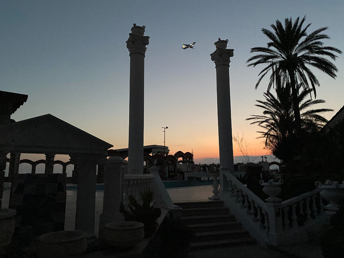 Аэропорт Анталии совсем близко... Фото автора