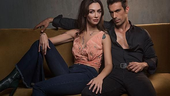 кадр из сериала Черно-белая любовь Источник https://i.pinimg.com/736x/5c/f8/31/5cf831cfa208f1a64feb2ab0f42802f2.jpg