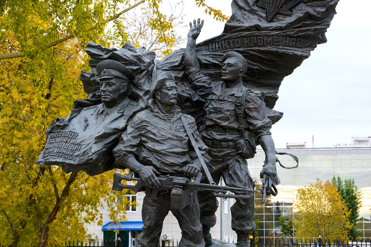 С любых высот — в любое пекло! Памятник ВДВ и В.Ф.Маргелову в Перми. |  Искусство и художники Западного Урала | Дзен