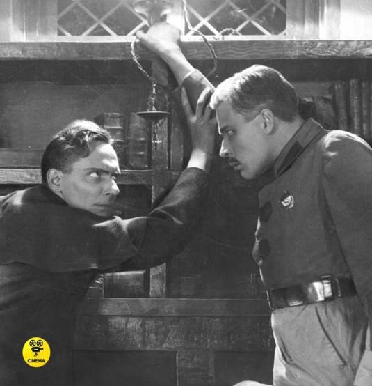 Николай Кутузов (слева) в фильме "Крест и маузер"  (1925).