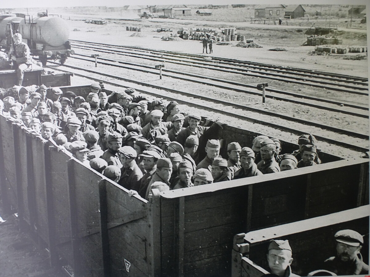 Советские концентрационные лагеря. Лагерь советских военнопленных 1941. Лагеря военнопленных в 1941. Лагерь Майданек вторая мировая. Концлагерь Бухенвальд в годы войны 1941-1945.