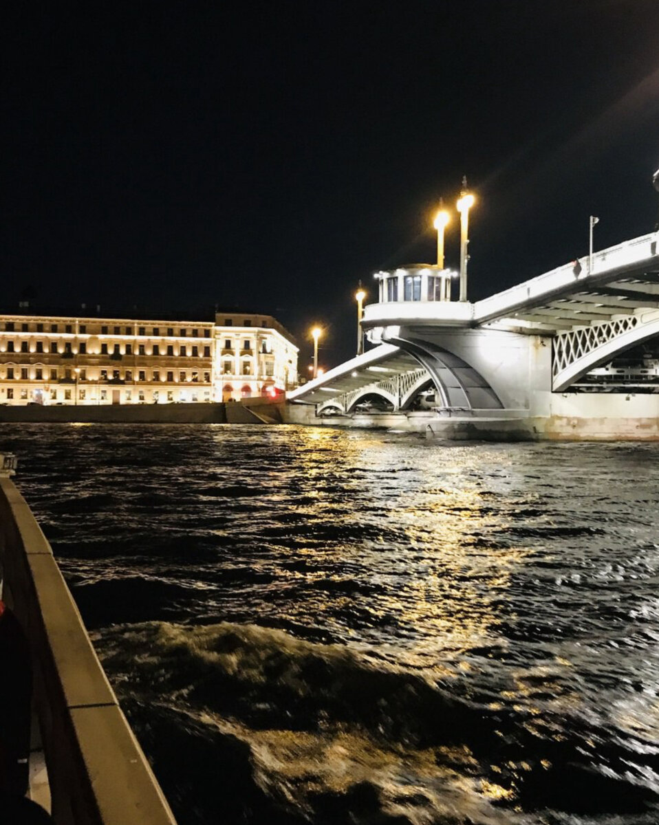 развод мостов с теплохода