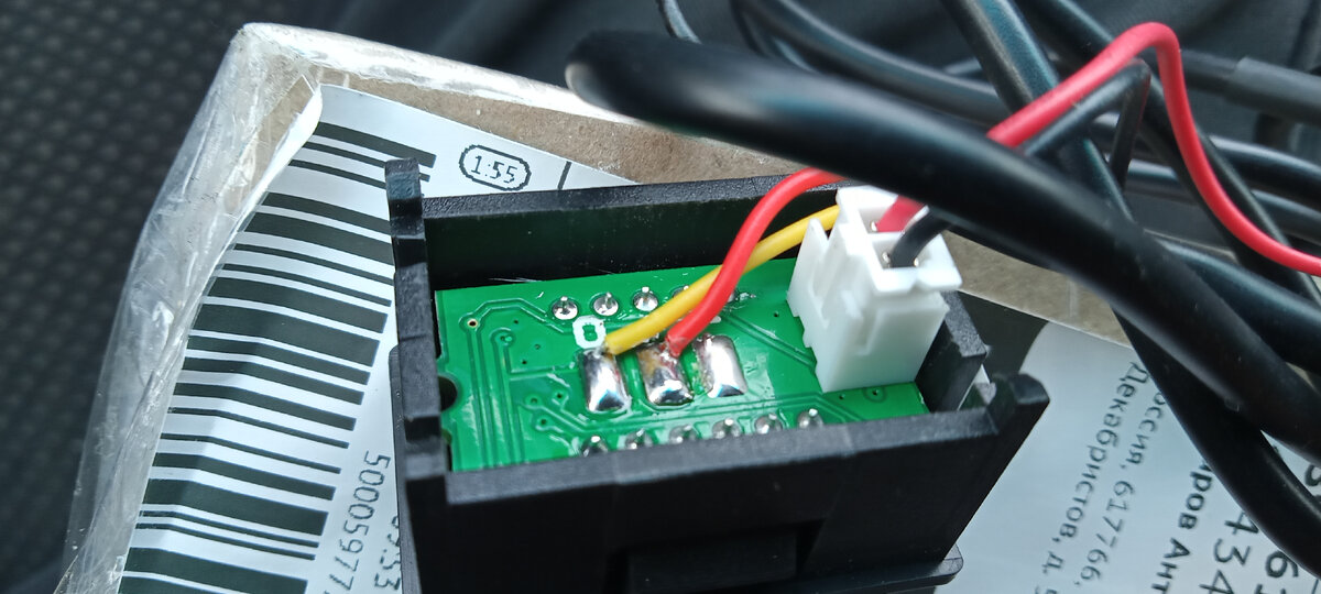 Контакты практически не держатся , нужно приложить руки.