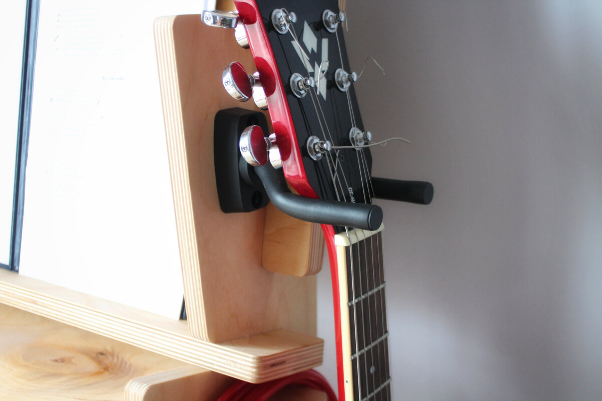 Особенности хранения музыкальных инструментов: стойка для гитар своими руками