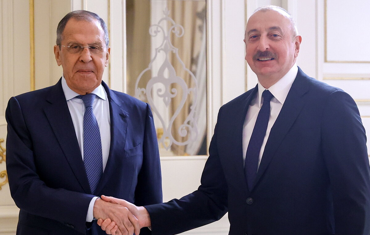    Министр иностранных дел РФ Сергей Лавров и президент Азербайджана Ильхам Алиев  Пресс-служба МИД РФ/ТАСС