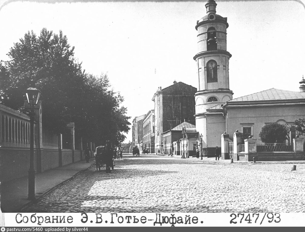 москва улица спиридоновка