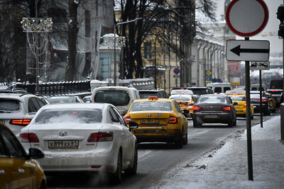    Автомобили зимой в Москве ©Александр Манзюк РИАМО