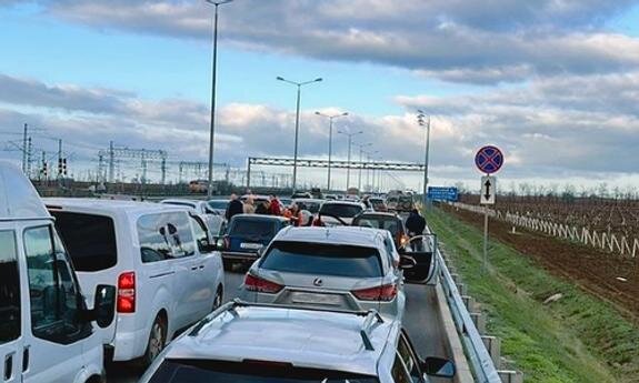    Заторы перед Керченским мостом может «разрулить» только Путин?