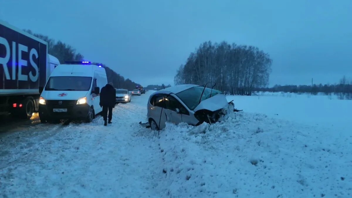 В Мошковском районе под Новосибирском произошло тройное ДТП со смертельным  исходом – кадры с места страшной трагедии | Драга.Лайф | Дзен