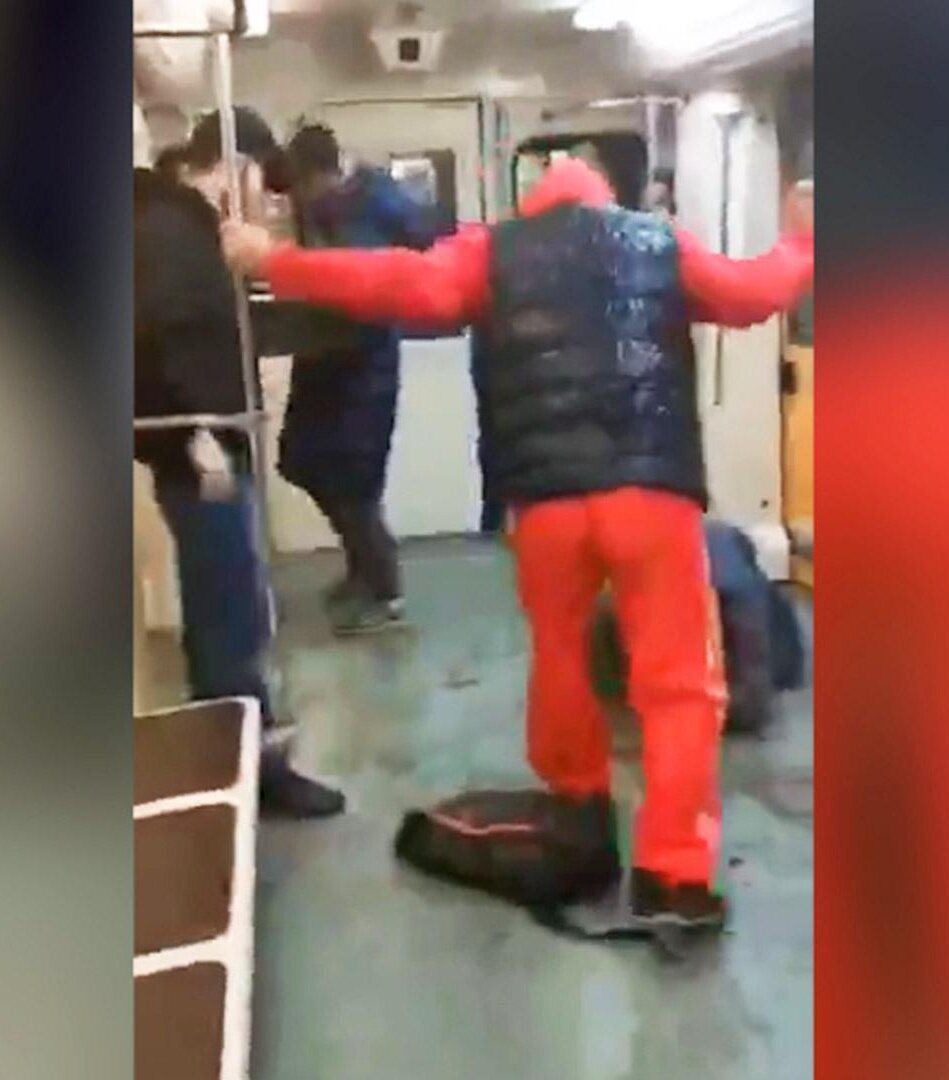 Дагестанец избил такси. Дагестанцы избили парня девушек. Дагестаниц тщбио цыгана. Дагестанцы за решеткой. Русский парень заступился за девушку в хиджабе