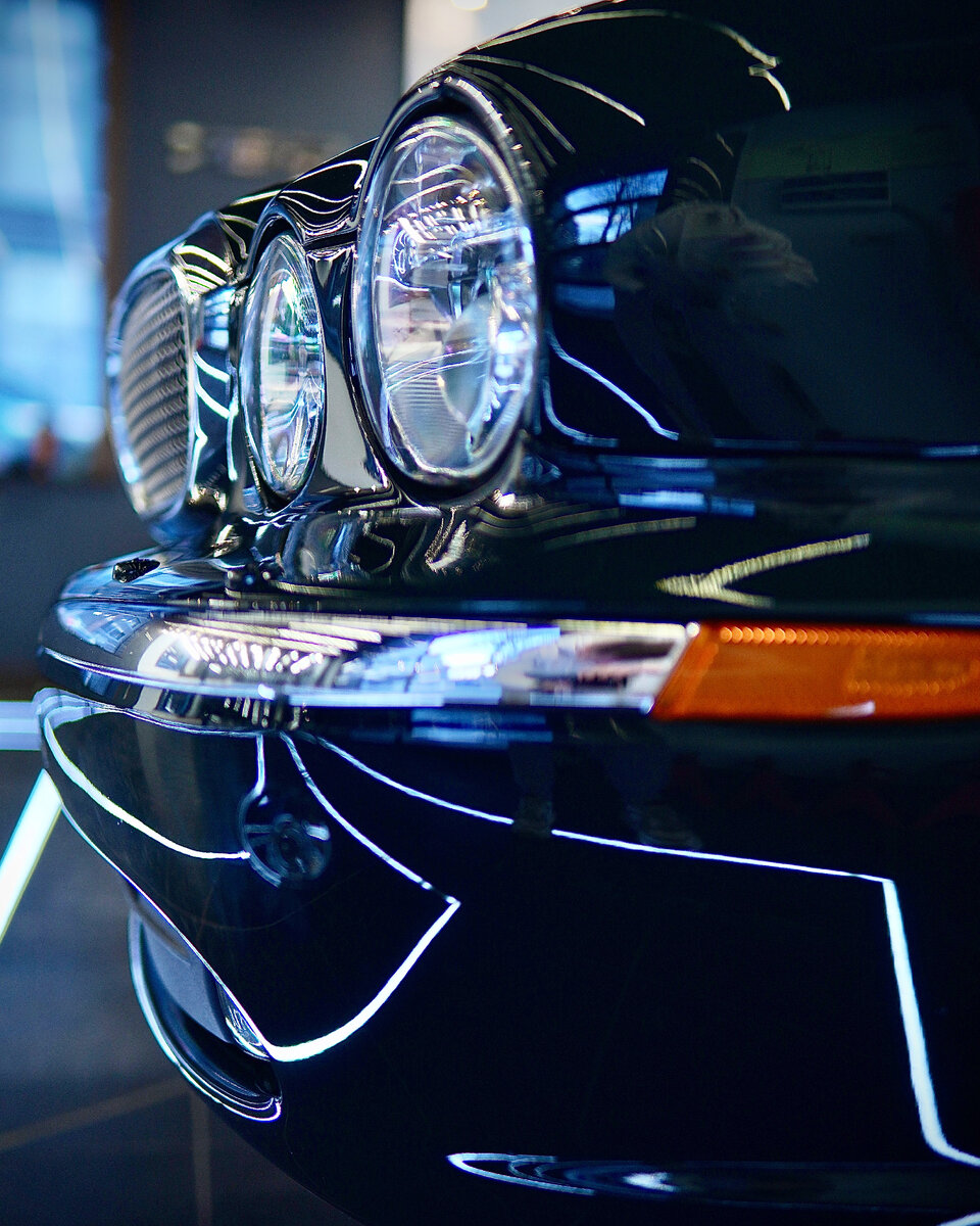 

Холеные представители британского автопрома частые гости в 722 Auto Standard. Этот прекрасный Jaguar XJ из их числа и был вверен в наши руки на множество разнообразных работ.