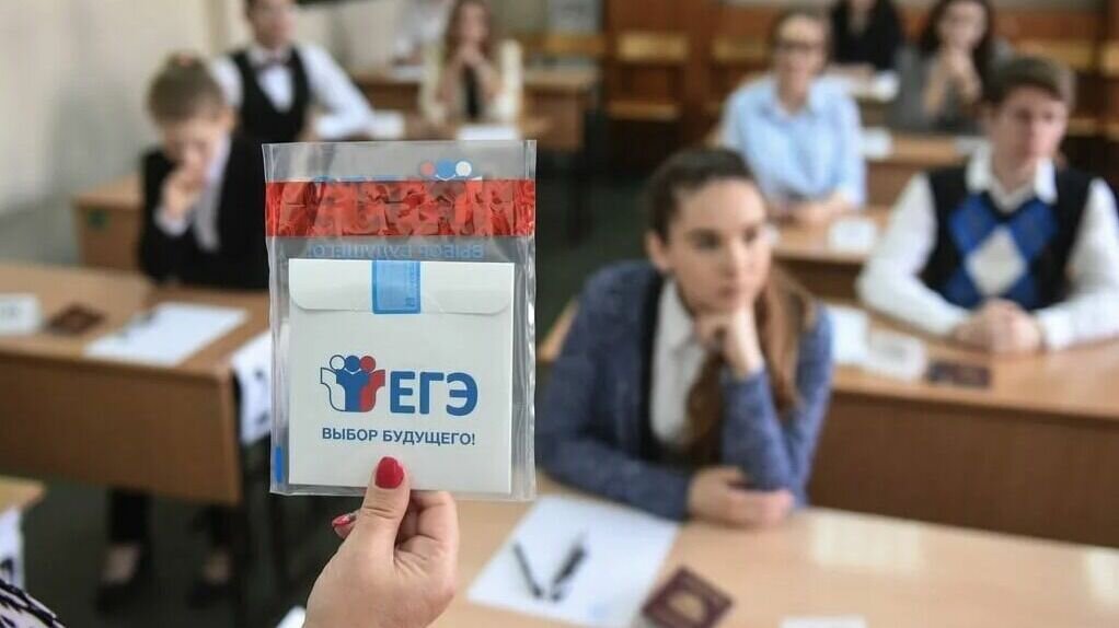     В Госдуме решили отменить ЕГЭ. Представители КПРФ, СР, ЛДПР и часть «Единой России» выступили за такое решение. Споры о том, хорош или плох единый госэкзамен, шли давно. Министр образования Кравцов призвал провести в стране широкое экспертное обсуждение этой темы. «НИ» провели собственную дискуссию.