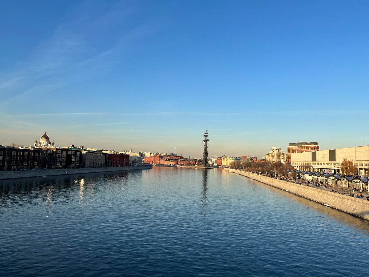 Москва с Крымского моста.