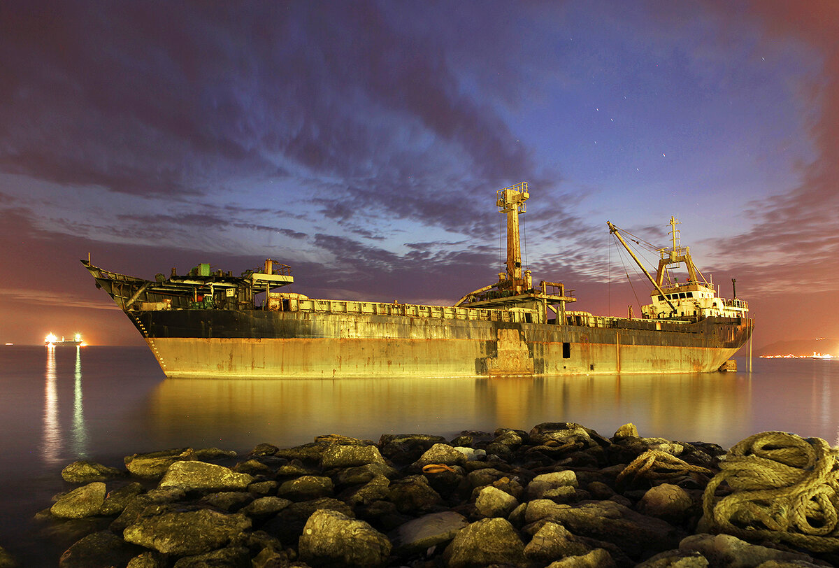 Сухогруз Ziya Koc у берега Кабардинки, 2014 год