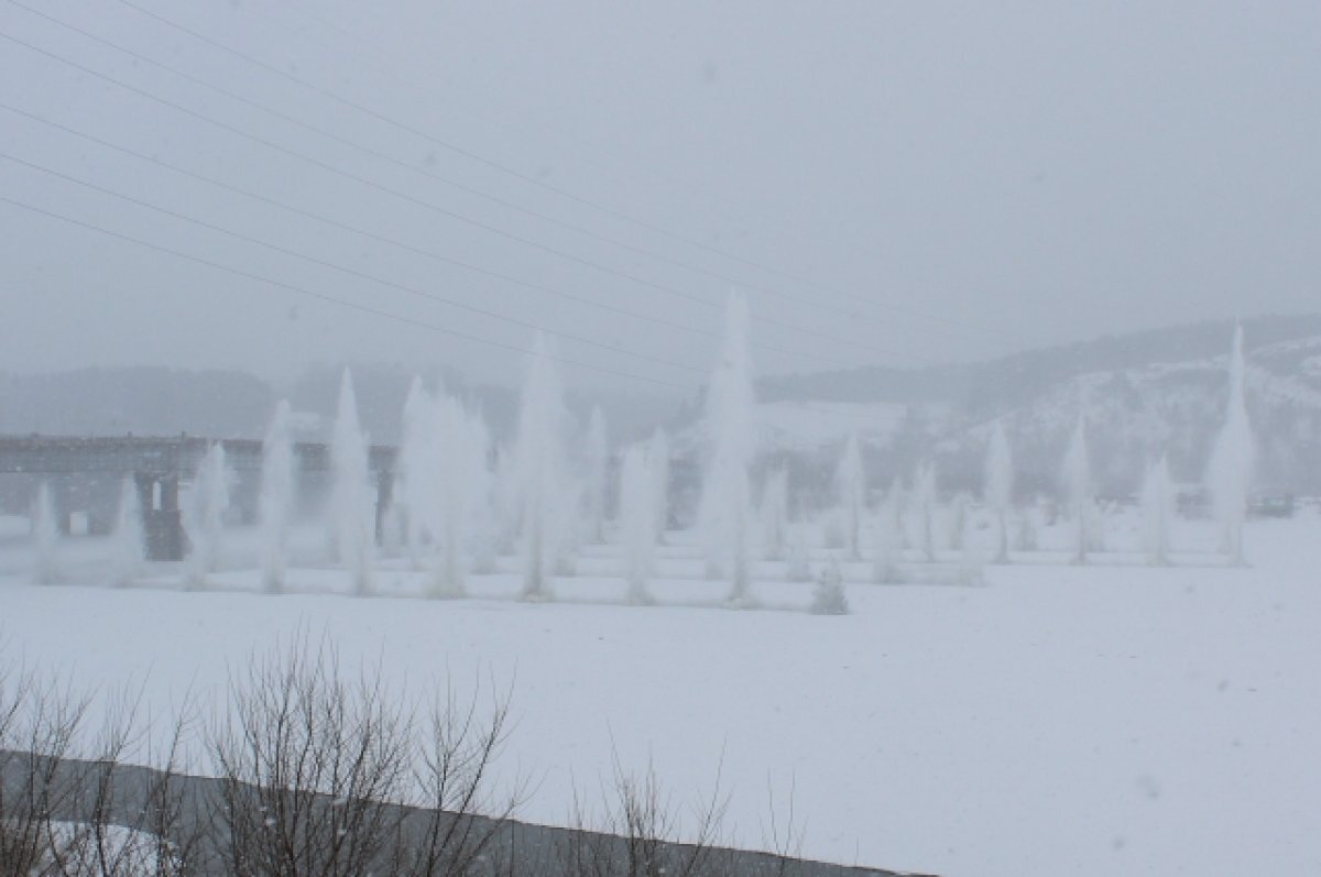    На четырех реках Ленобласти с 23 марта начнут взрывать лед