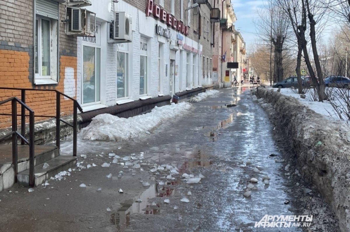    Директора УК в Перми отправили под арест после смерти женщины от глыбы льда