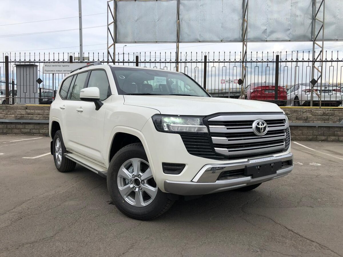 Сначала предполагали купить такой вот базовый автомобиль. На "тряпке", без дистроника, адаптива, без противотуманок, без зимнего пакета, без...вообще без всего)))