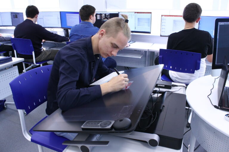    В Оренбургском гуманитарно-техническом техникуме открыта «Фабрика производственных процессов» Андрей Севостьянов