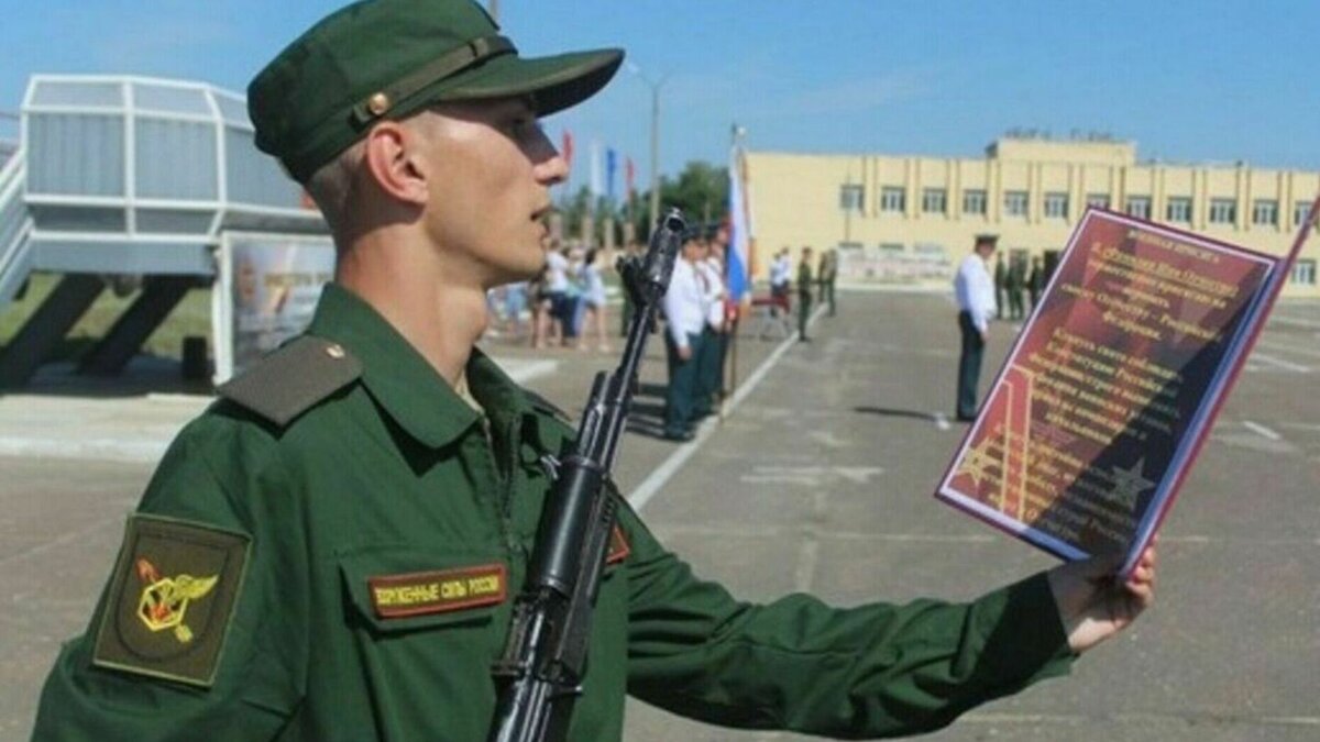     Военком Красноярского края Андрей Лысенко рассказал, сколько парней в возрасте от 18 до 27 лет призовут на срочную службу весной 2023 года.