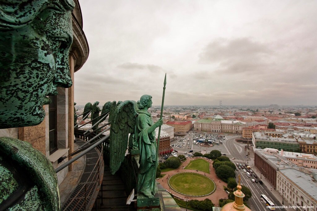 А это вид с нашего Исаакиевского собора, вид - чудесный, город - прекрасный, но👉
