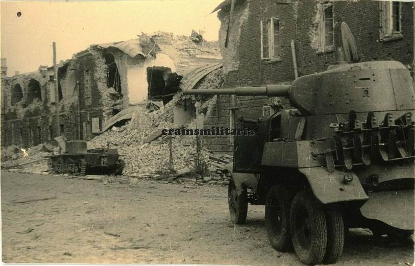 Известный сюжет: танк Т-38 ("плавугец") и БА-10М у кольцевых казарм цитадели Брестской крепости