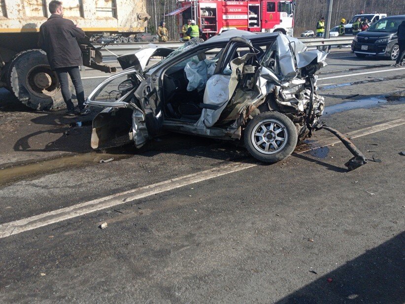    Последствия массовой аварии на КАД Петербурга, 21 апреля 2023 года. Автор фото: vk.com/spb_today