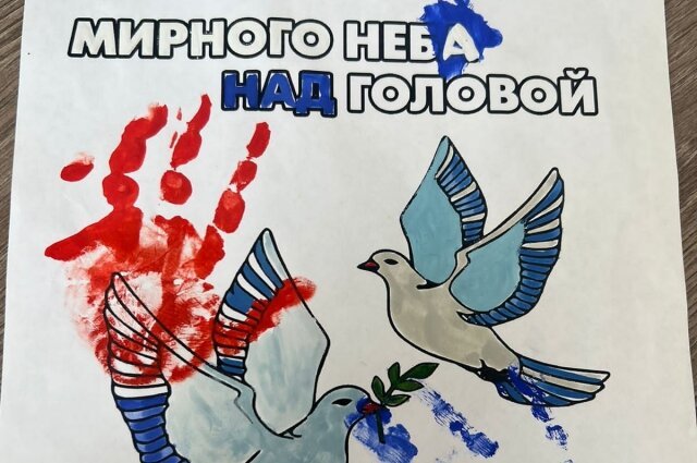    На передовой военные бережно относятся к письмам и читают вслух. Фото: Администрация Улан-Удэ
