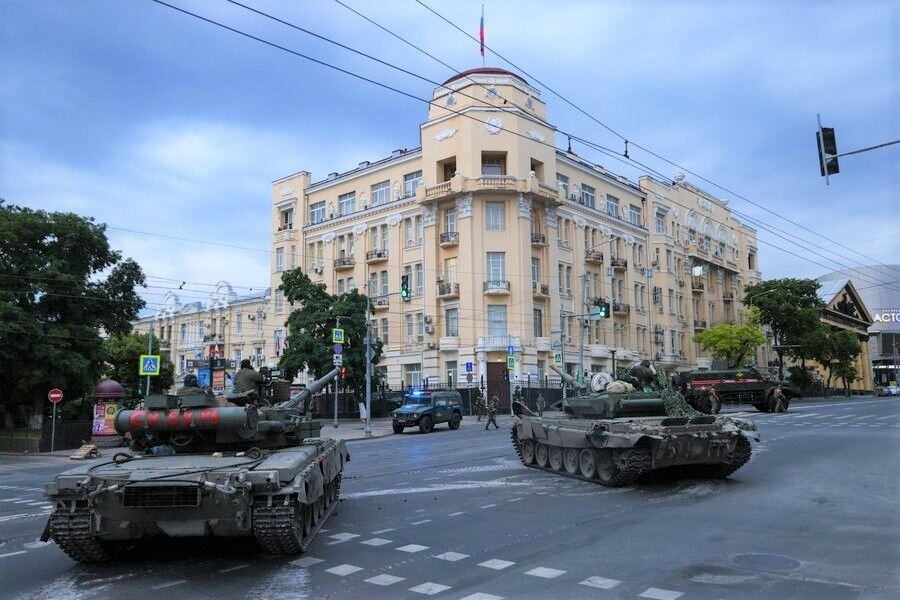   Бойцы ЧВК «Вагнер» у здания штаба Южного военного округа © Эрик Романенко/ТАСС