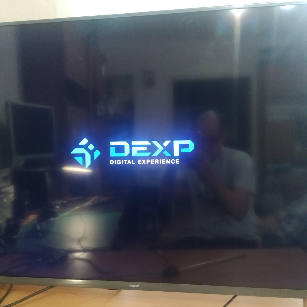 Не включается телевизор дексп. Подсветка для телевизора DEXP. DEXP f32d7200c подсветка. Телевизор DEXP салют ТВ.