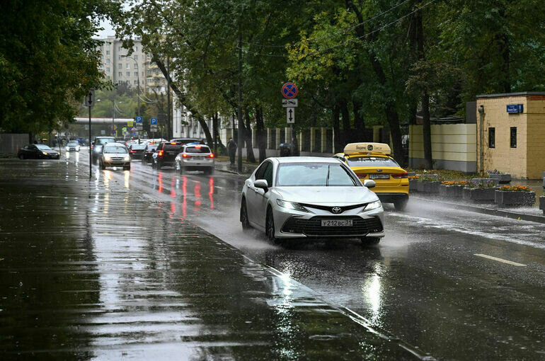 Москва в дождливую погоду фото