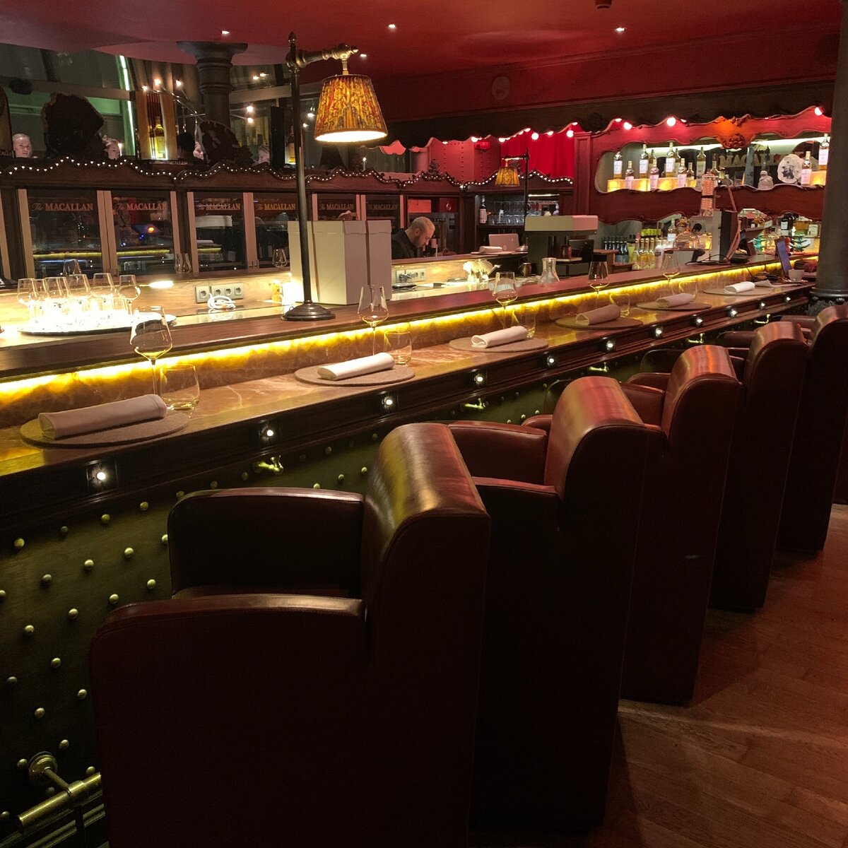 Бар на первом этаже