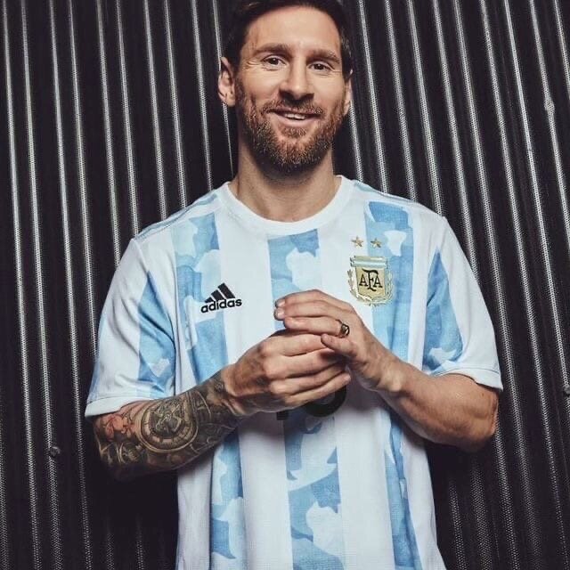 Месси в новой форме сборной Аргентины 