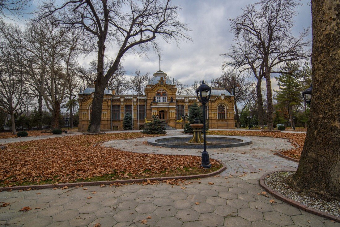 Парк в усадьбе князя Романова в Ташкенте